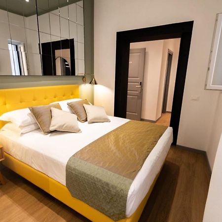 Trevi Monti House Hotel โรม ภายนอก รูปภาพ