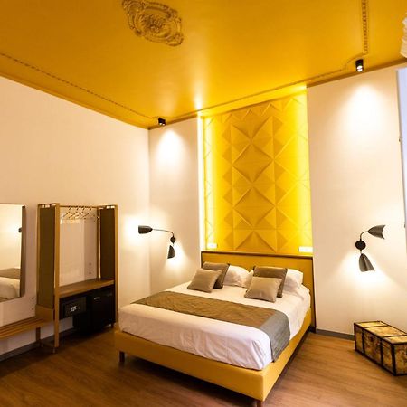 Trevi Monti House Hotel โรม ภายนอก รูปภาพ
