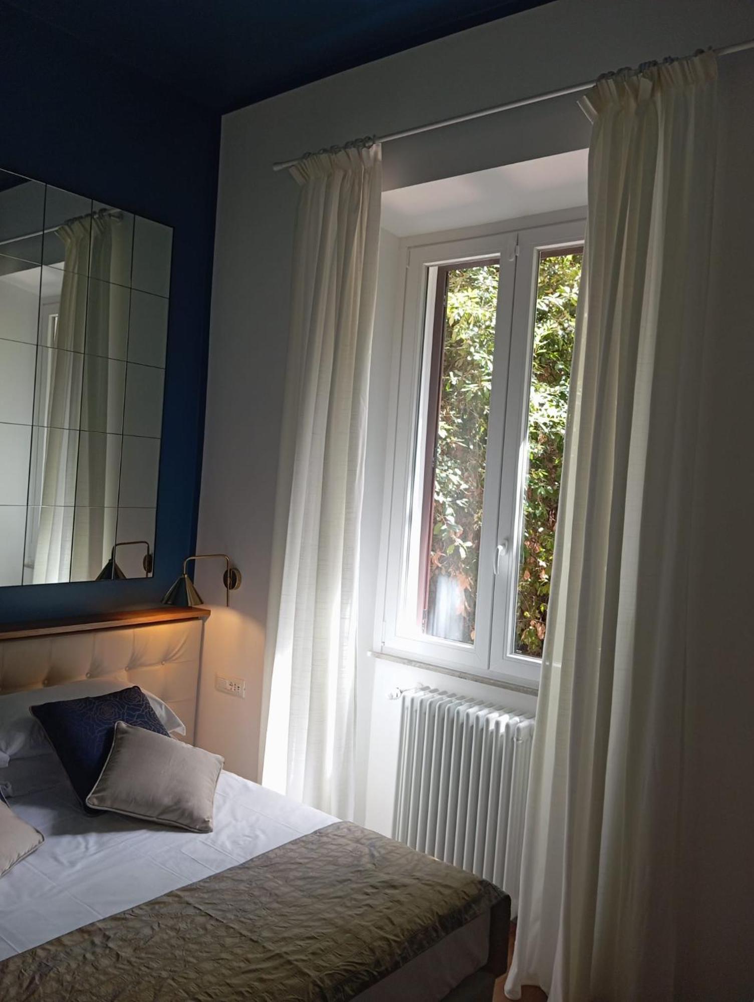 Trevi Monti House Hotel โรม ภายนอก รูปภาพ