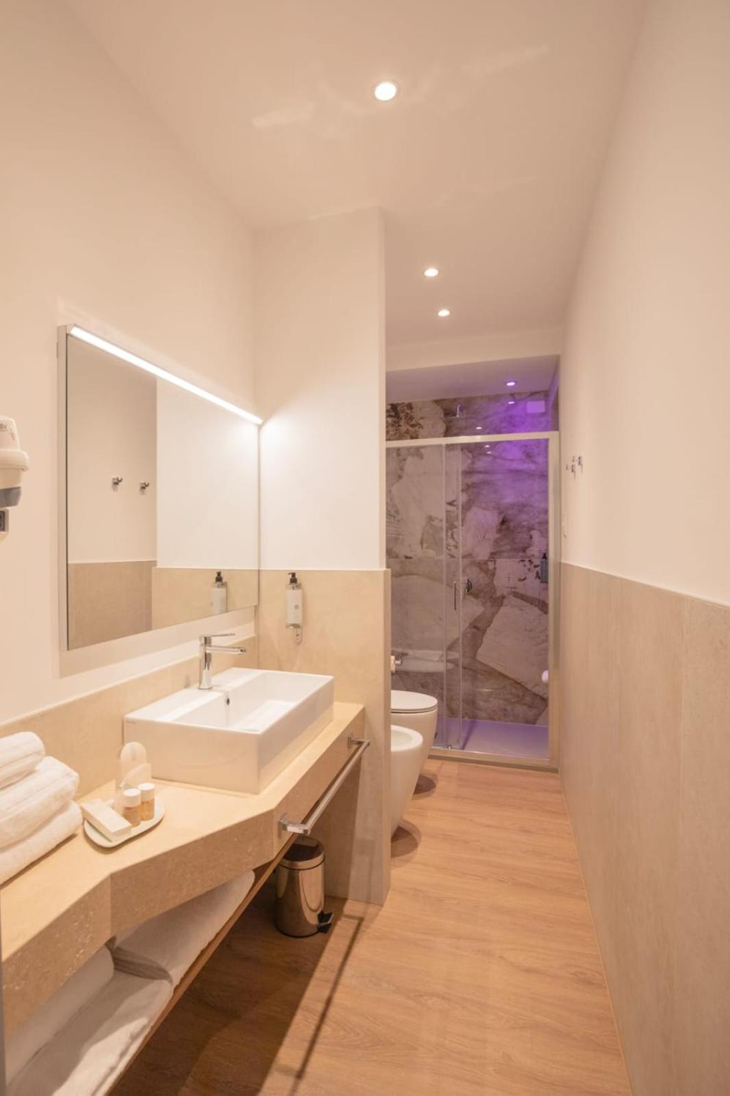 Trevi Monti House Hotel โรม ภายนอก รูปภาพ
