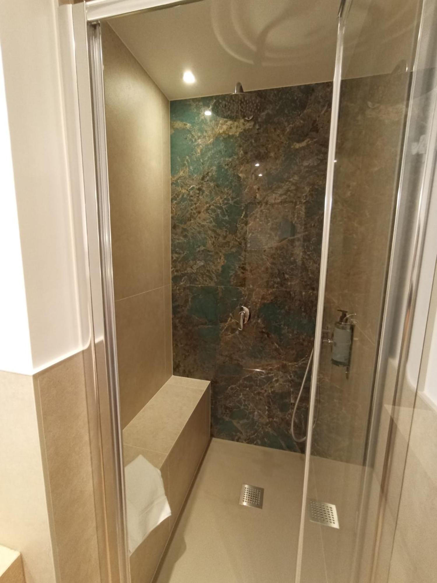 Trevi Monti House Hotel โรม ภายนอก รูปภาพ