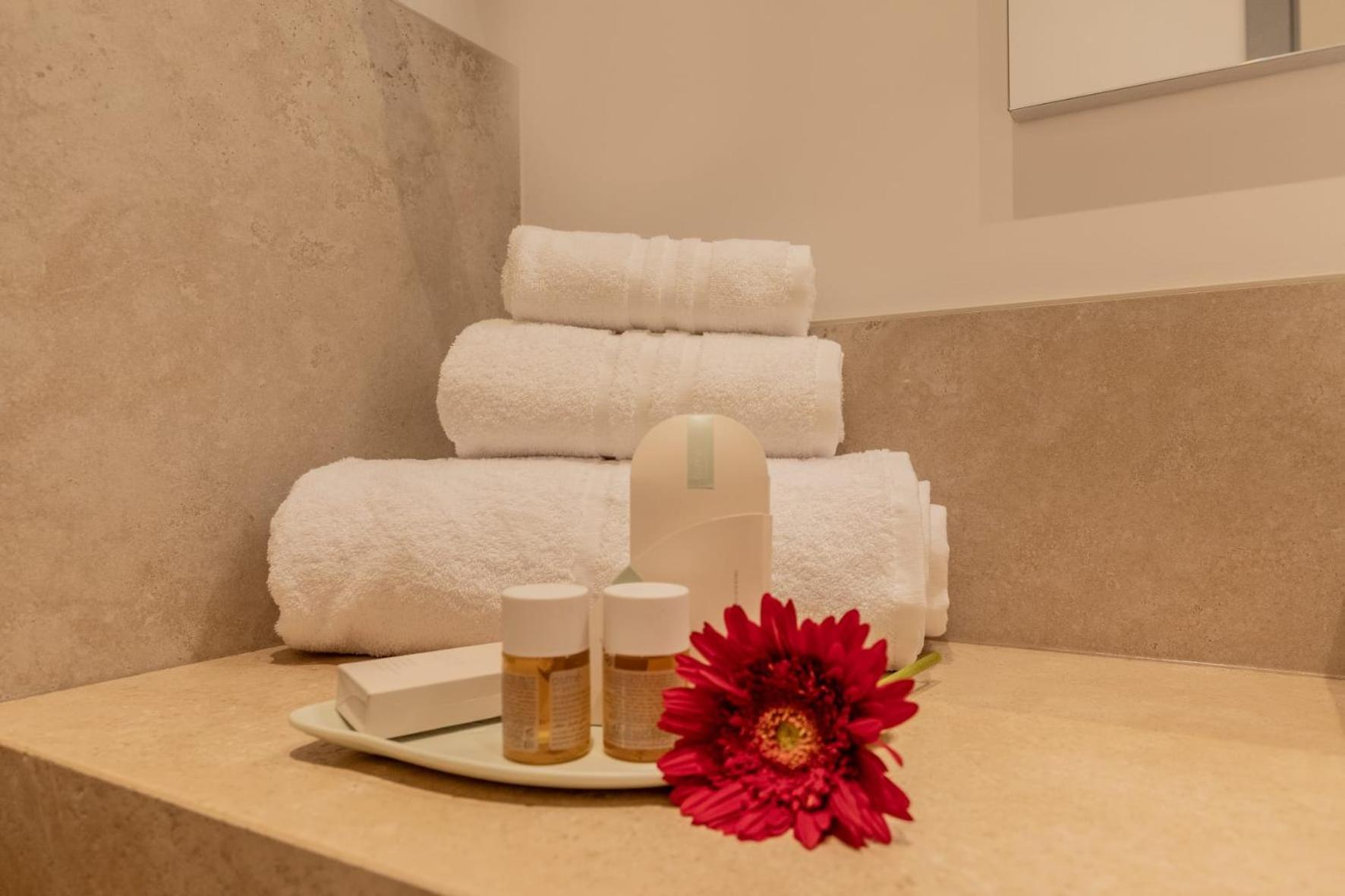 Trevi Monti House Hotel โรม ภายนอก รูปภาพ