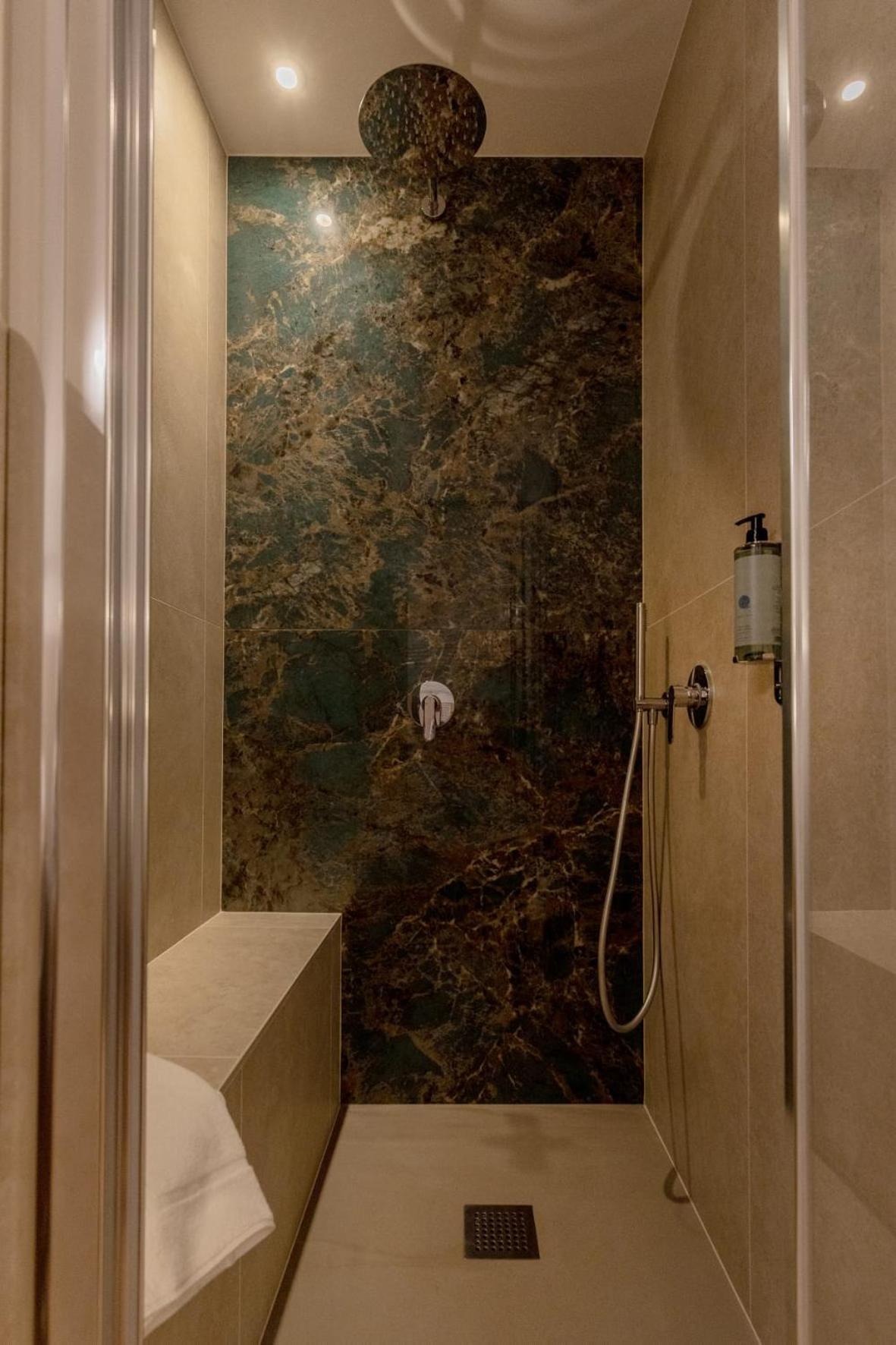 Trevi Monti House Hotel โรม ภายนอก รูปภาพ