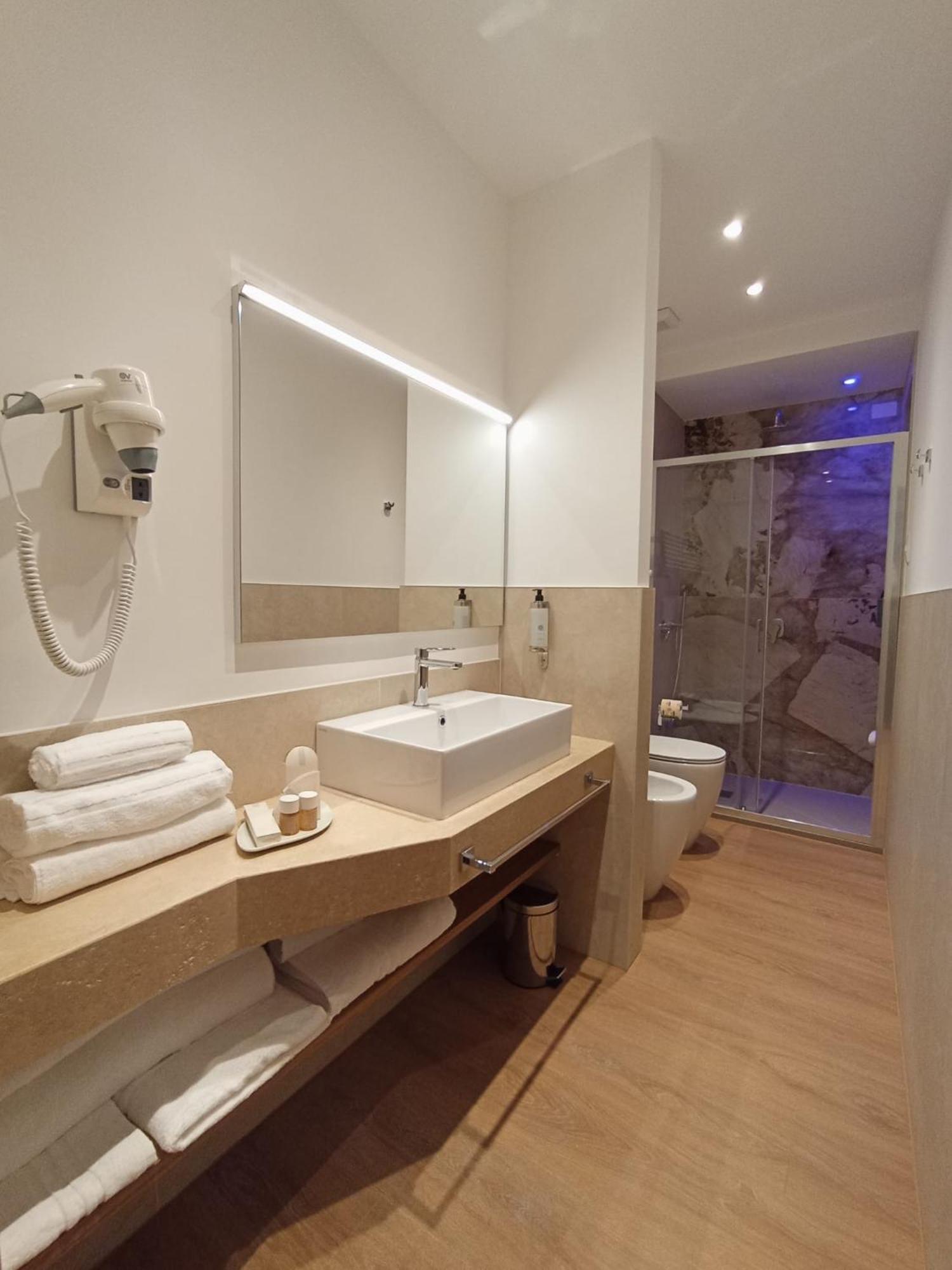 Trevi Monti House Hotel โรม ภายนอก รูปภาพ