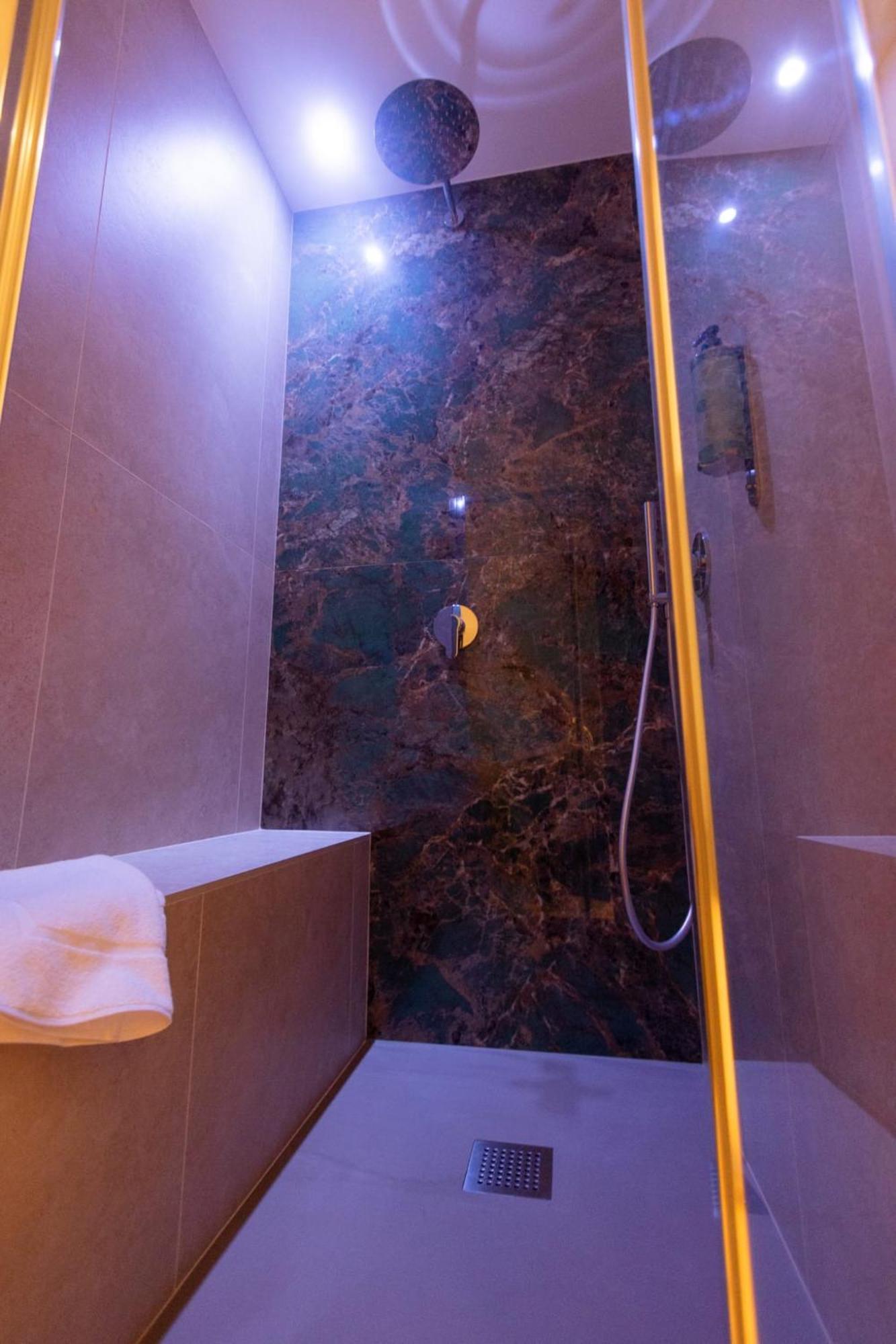 Trevi Monti House Hotel โรม ภายนอก รูปภาพ