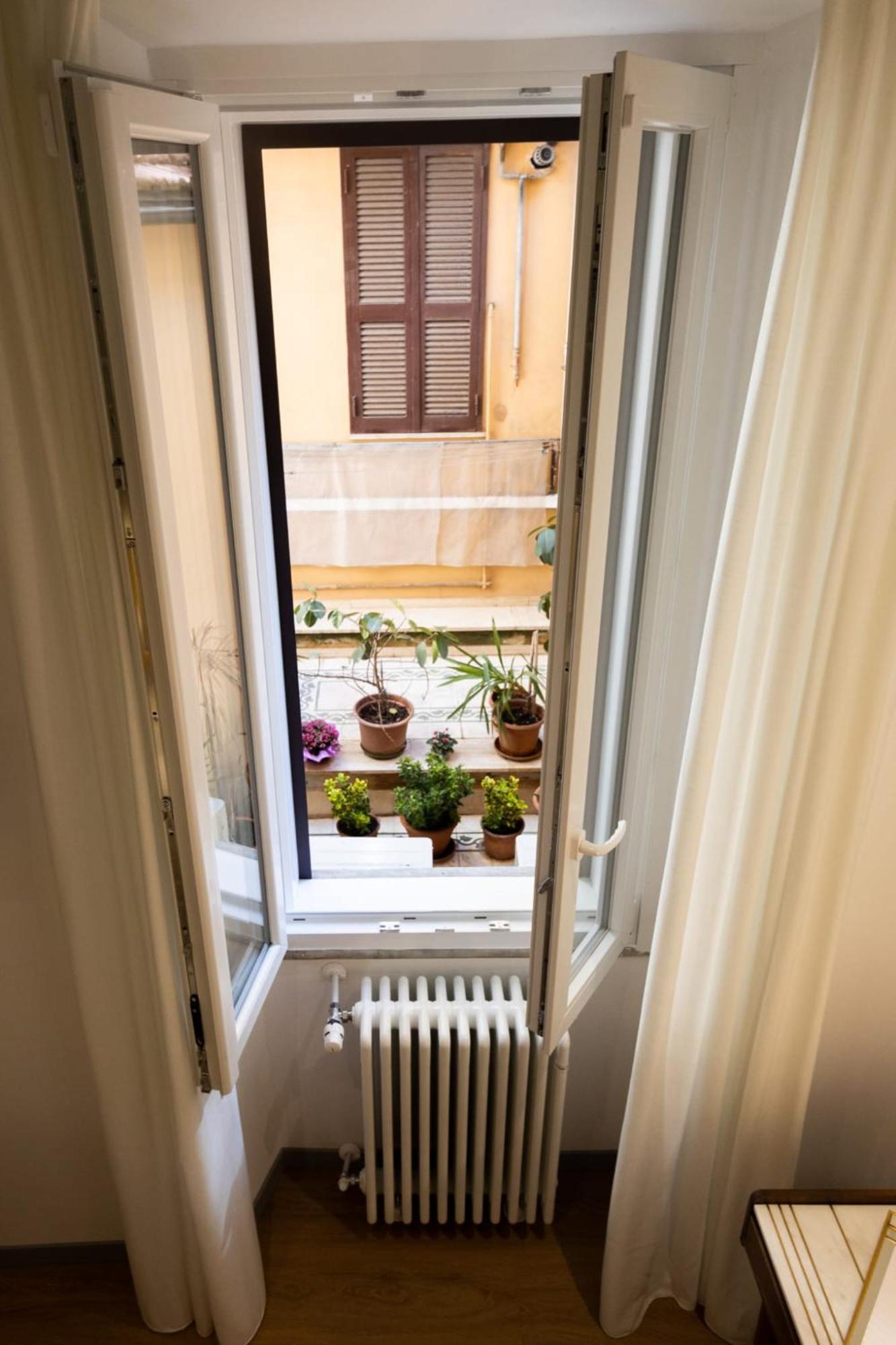 Trevi Monti House Hotel โรม ภายนอก รูปภาพ