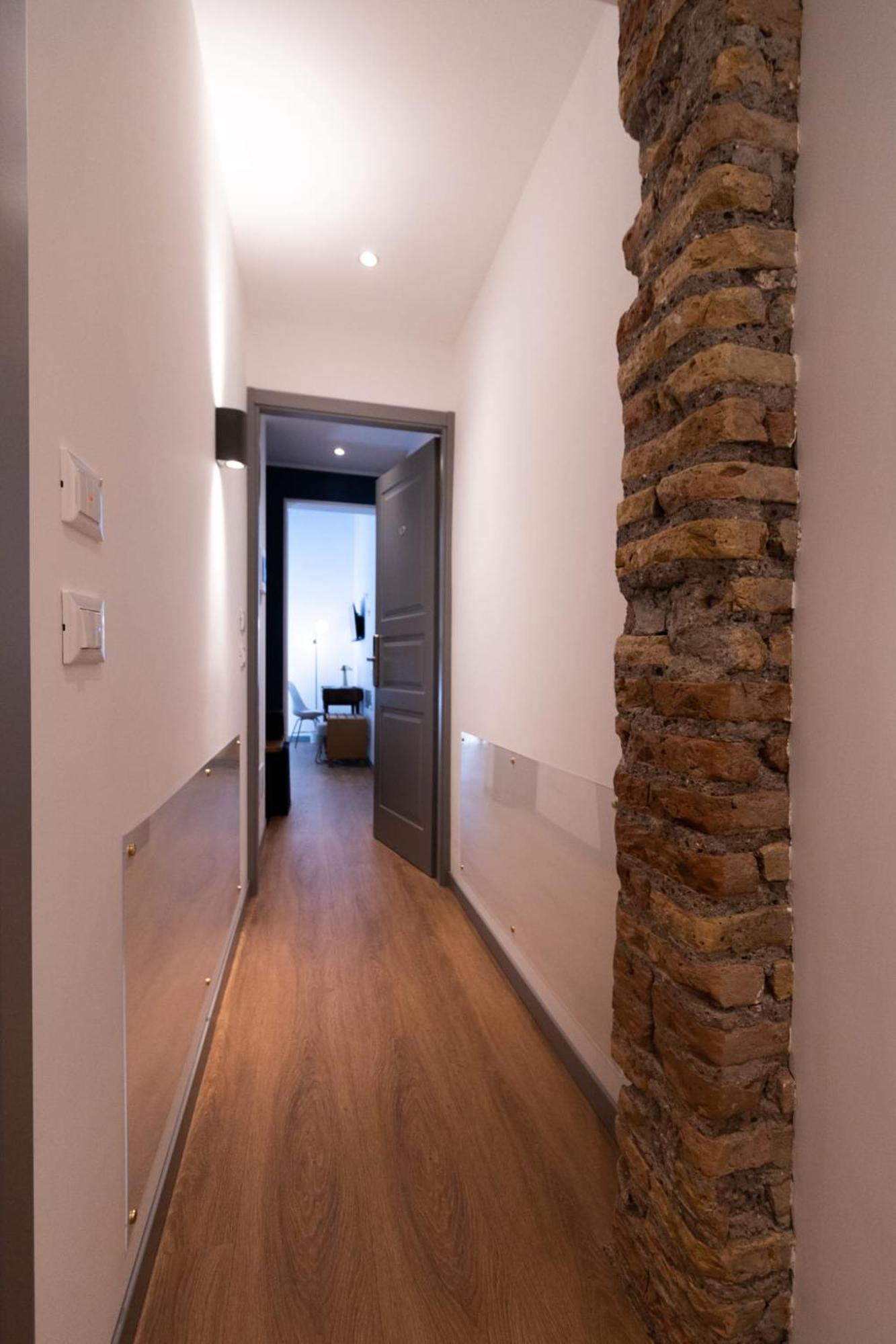 Trevi Monti House Hotel โรม ภายนอก รูปภาพ